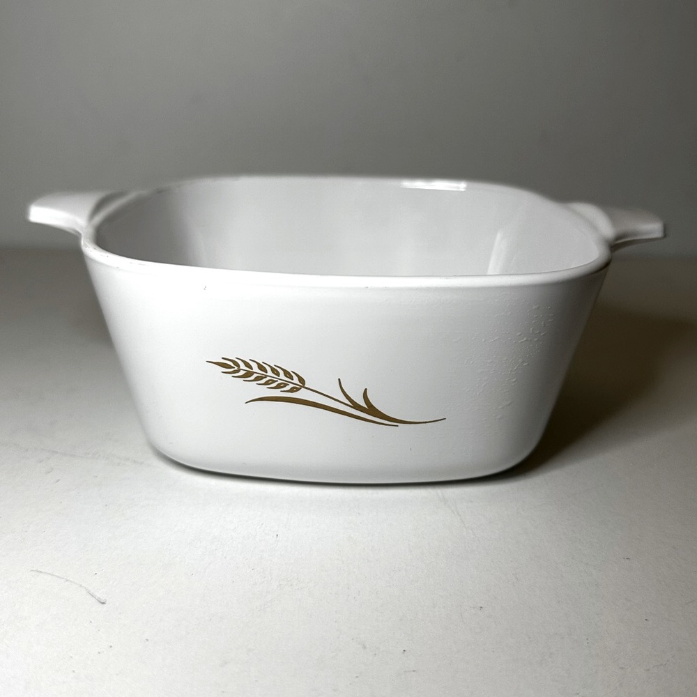Vintage Corningware Amber Waves of Grain White and Gold 22 oz Wheat Baking Dish